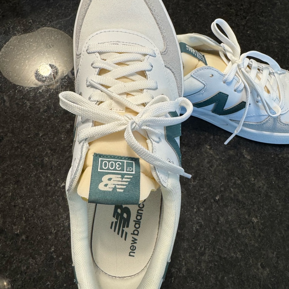 New Balance White and Teal Casual Shoes - Picture 4 of 5